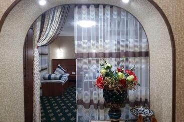 هاستل Status House