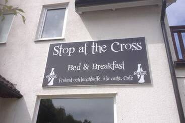 تختخواب و صبحانه Stop At The Cross