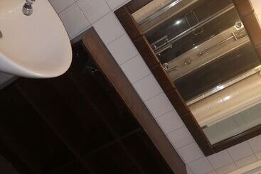 تختخواب و صبحانه Stop At The Cross