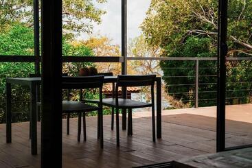 هتل Hostel Island Paradise, Saboga Lodge And Villa Noelia