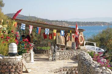 Oliviera Private Island Hotel Kalem Island