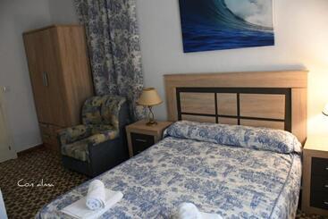 پانسیون Hostal Costa De La Luz