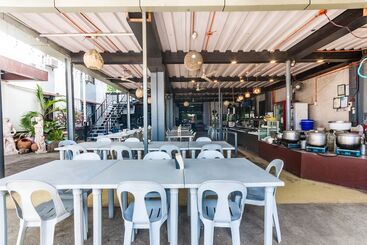 هتل Alt Complex By Oyo Rooms