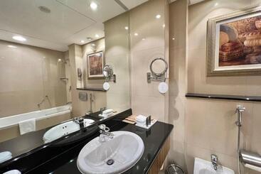 Swissotel Al Murooj Dubai