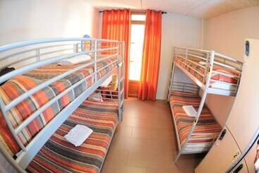 Albergue Zaragoza Hostel