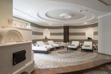 هتل Alpinresort Valsaa Sport & Spa