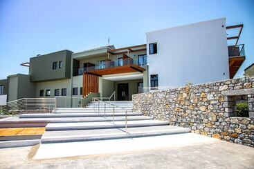 هتل Ampelia Seaside Resort By Estia
