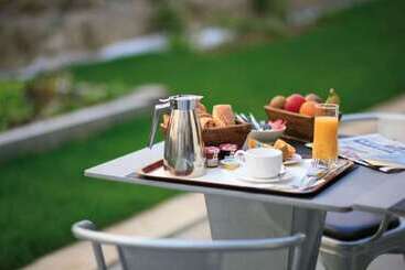 هتل Best Western Plus Hôtel Vannes Centre Ville