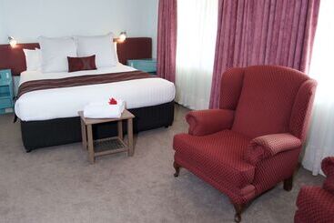 Surestay Hotel By Best Western The Clarence On Melville