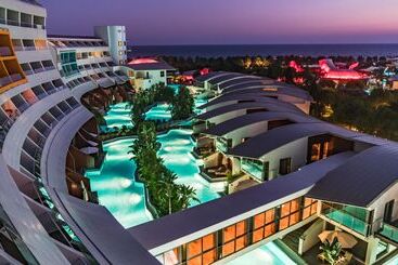 هتل Cornelia Diamond Golf Resort & Spa