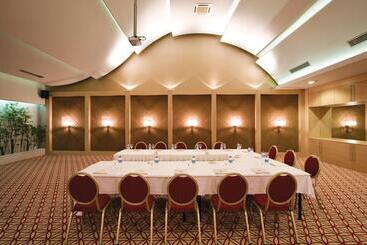 هتل Cornelia Diamond Golf Resort & Spa