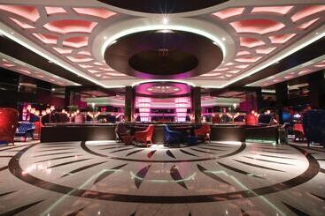 هتل Cornelia Diamond Golf Resort & Spa