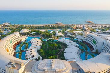 هتل Cornelia Diamond Golf Resort & Spa