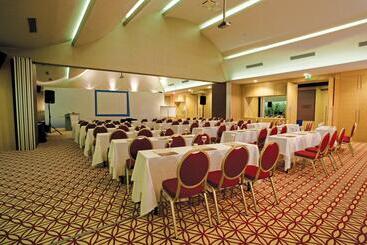 هتل Cornelia Diamond Golf Resort & Spa