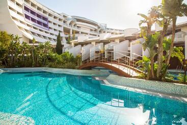هتل Cornelia Diamond Golf Resort & Spa