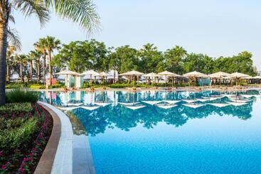 هتل Cornelia Diamond Golf Resort & Spa