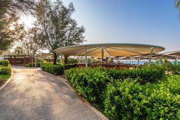 هتل Cornelia Diamond Golf Resort & Spa