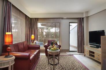 هتل Cornelia Diamond Golf Resort & Spa