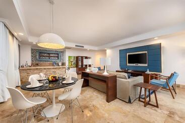 هتل Cornelia Diamond Golf Resort & Spa