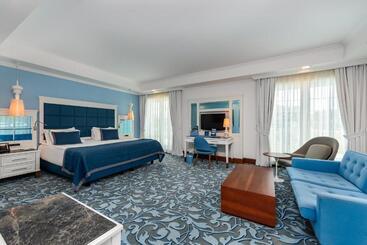 هتل Cornelia Diamond Golf Resort & Spa