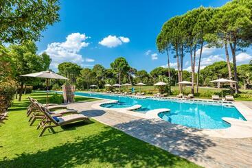 هتل Cornelia Diamond Golf Resort & Spa