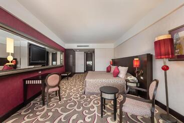 هتل Cornelia Diamond Golf Resort & Spa