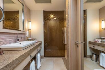 هتل Cornelia Diamond Golf Resort & Spa