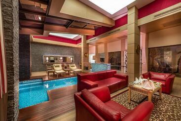 هتل Cornelia Diamond Golf Resort & Spa