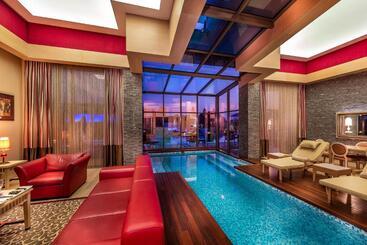 هتل Cornelia Diamond Golf Resort & Spa