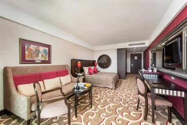 هتل Cornelia Diamond Golf Resort & Spa