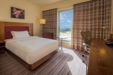 هتل Hilton Garden Inn Luton North, United Kingdom
