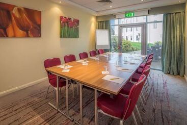 هتل Hilton Garden Inn Luton North, United Kingdom