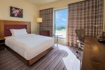 هتل Hilton Garden Inn Luton North, United Kingdom