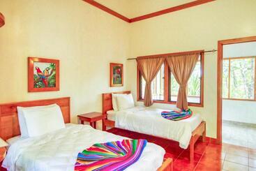בית מלון כפרי Mariposa Jungle Lodge