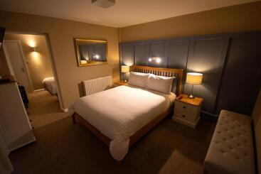 هتل Salamander Guest House