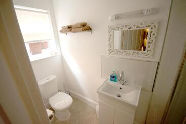 هتل Salamander Guest House