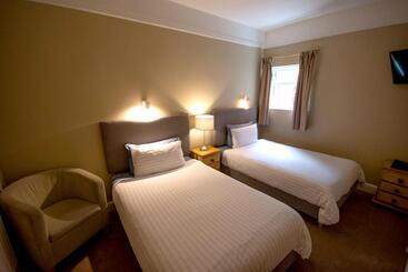 هتل Salamander Guest House