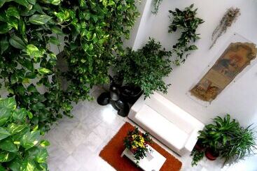هتل Un Patio Al Sur
