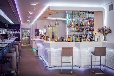 Iris Porsche Hotel & Restaurant