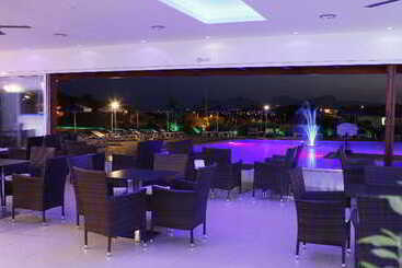 Zoes Hotel & Suites