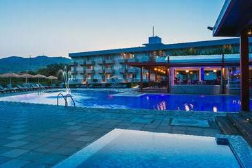 Zoes Hotel & Suites