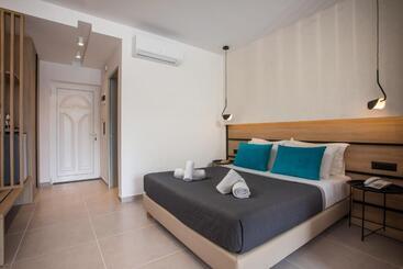 Zoes Hotel & Suites