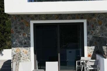 Zoes Hotel & Suites