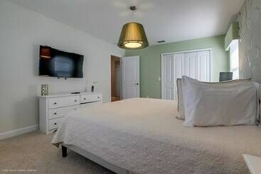 6 Bed 5 Ba Villa With Games, Pool & Spa