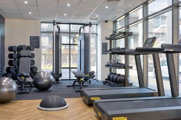 هتل Hampton By Hilton Ashford International