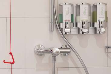 هتل Hampton By Hilton Ashford International