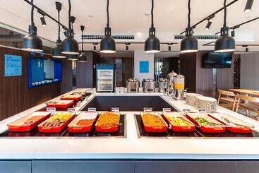 هتل Holiday Inn Express Shanghai Baoyang, An Ihg