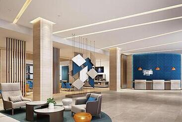 هتل Holiday Inn Express Shanghai Baoyang, An Ihg