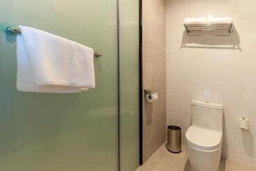 هتل Holiday Inn Express Shanghai Baoyang, An Ihg