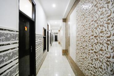 בית מלון כפרי Oyo 44130  Devi Palace Inn